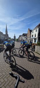 2026 nieuw tenue PHOTO-2026-05-24-12-17-06 Wordt lid VlugTrug en fiets met ons mee!